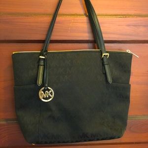 Immaculate Michael Kors Charlotte shoulder bag